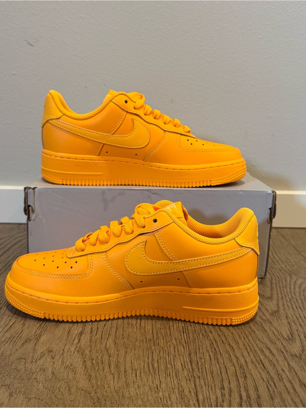 Nike Air Force 1 Laser Orange - Picture 2 of 5